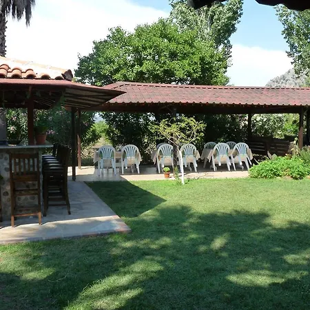 Garden לינה וארוחת בוקר דליאן