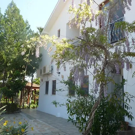 Garden Alojamento de Acomodação e Pequeno-almoço *